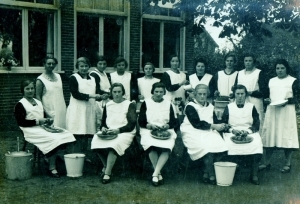 F552 Huishoudschool op Het Hoge, kookles 1934